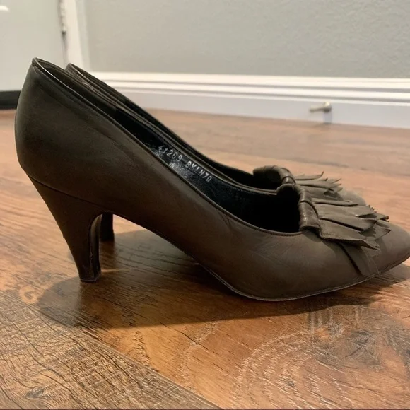 Mario VALENTINO grey leather heels. Made in Italy. Size 7.5 - Picture 2 of 6